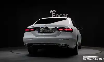 Mercedes-Benz E-Class 2022 2.0 Автомат в Москве № 622866, миниатюра 4