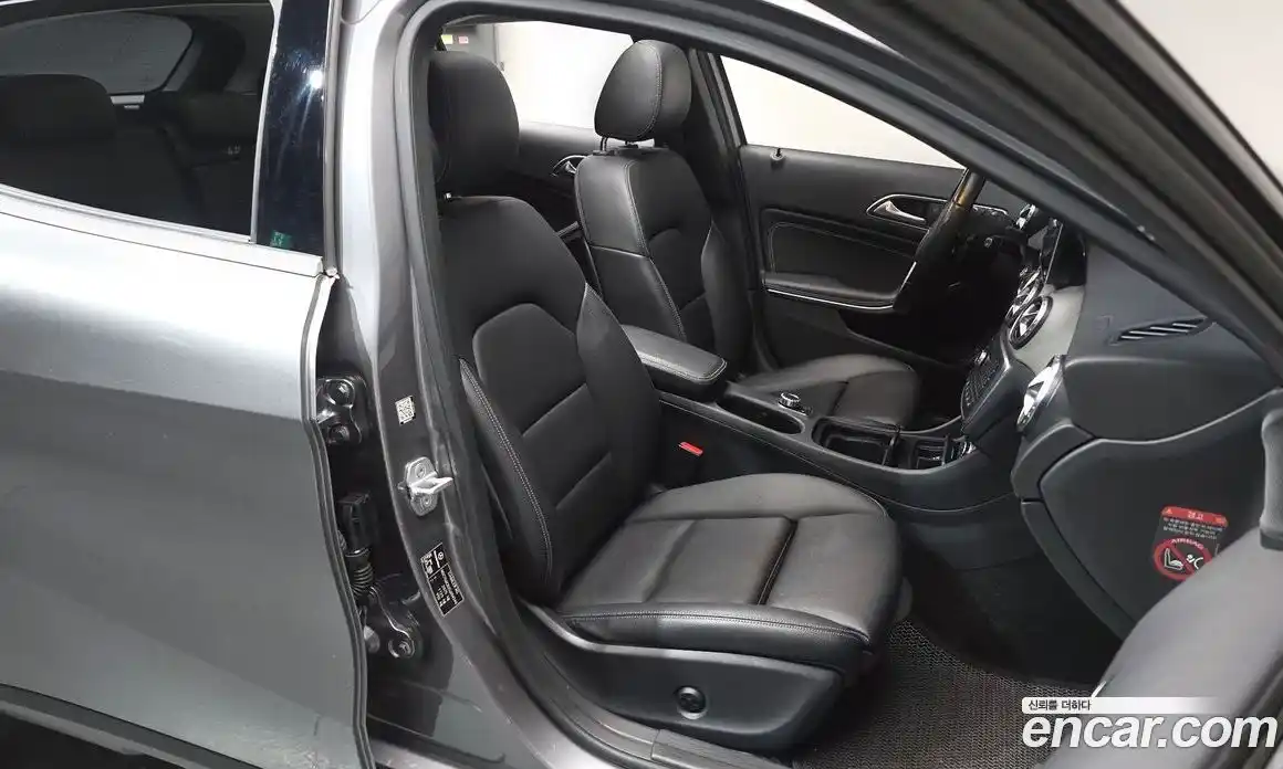 Mercedes-Benz GLA-Class 2016 2.1 Автомат в Москве № 623436, фото 12