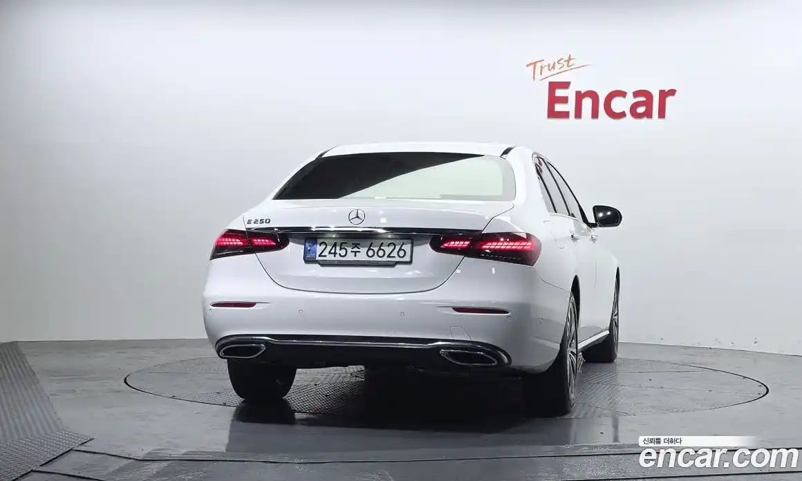 Mercedes-Benz E-Class 2021 2.0 Автомат в Москве № 624099, фото 4