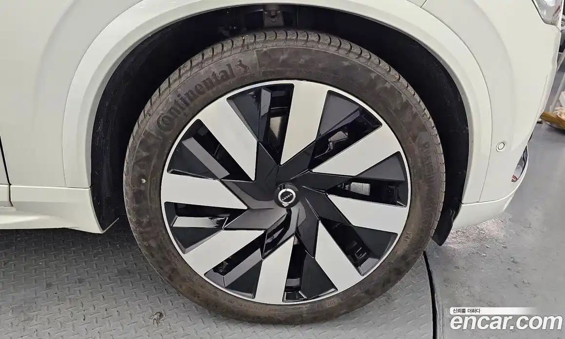 Volvo XC90 2024 2.0 Автомат в Москве № 626199, фото 4