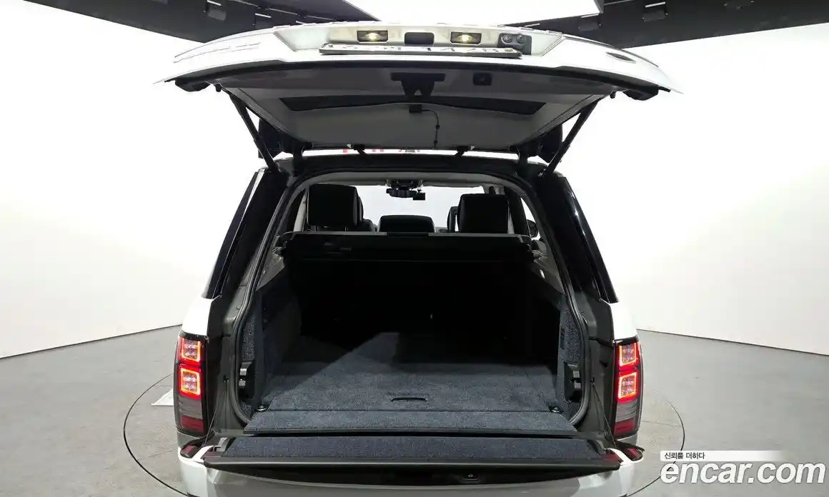 Land Rover Range-Rover 2017 4.4 Автомат в Москве № 627640, фото 19