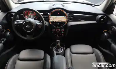 Mini Cooper 2023 1.5 Автомат в Москве № 627845, миниатюра 7