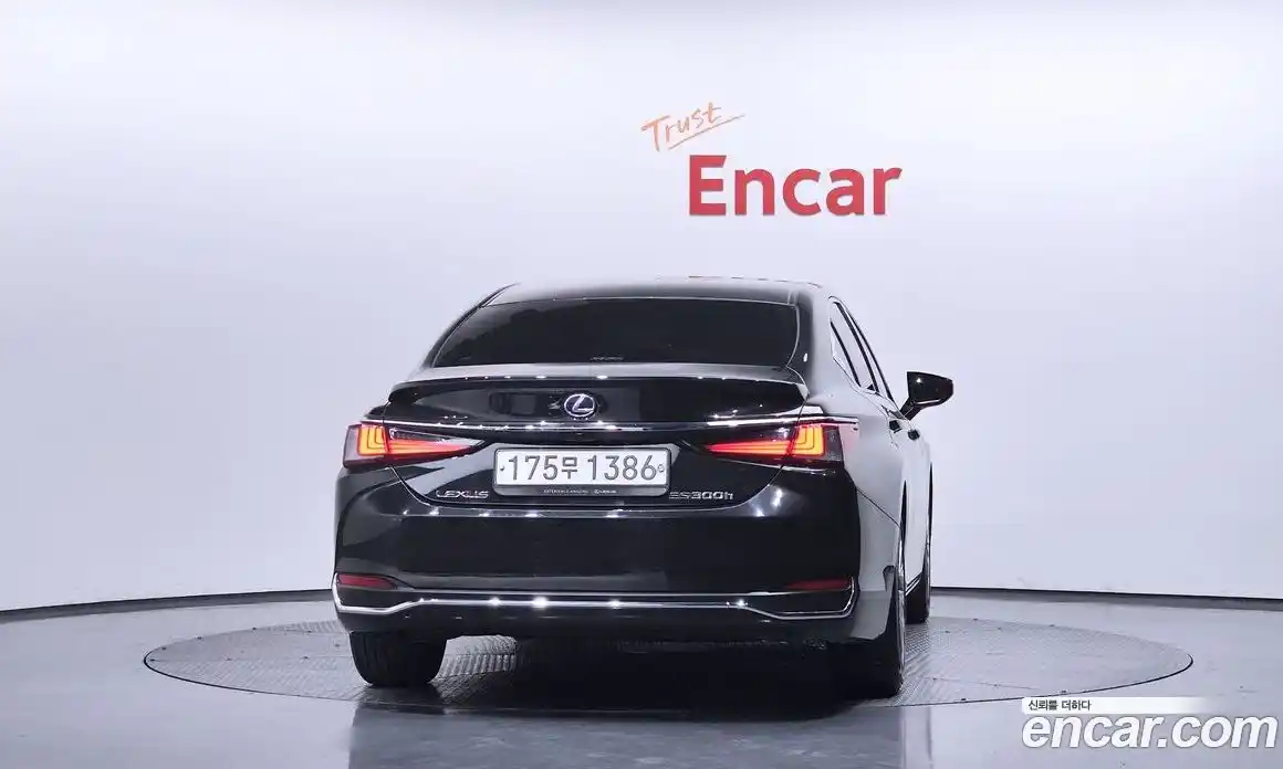 Lexus ES 2021 2.5 Автомат в Москве № 628602, фото 4