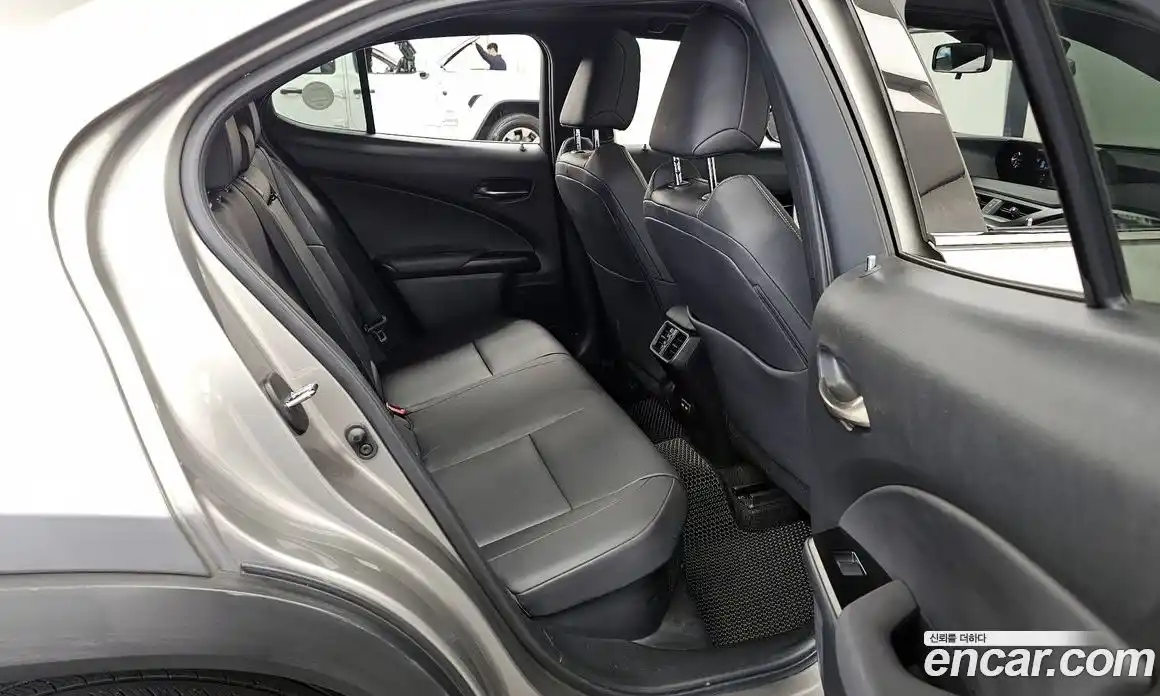 Lexus UX 2021 2.0 Автомат в Москве № 628609, фото 12