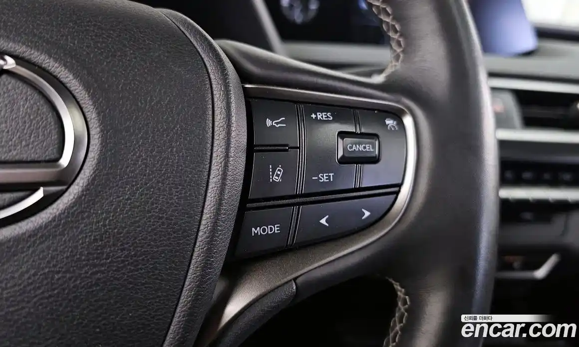 Lexus UX 2021 2.0 Автомат в Москве № 628609, фото 17