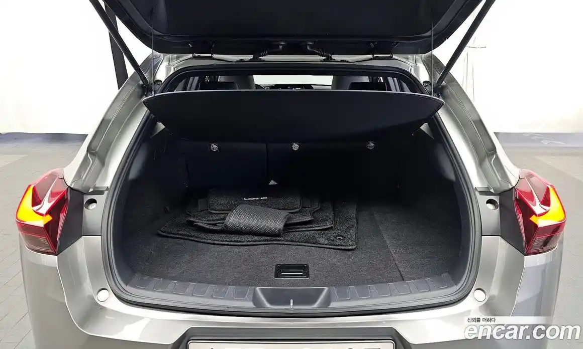 Lexus UX 2021 2.0 Автомат в Москве № 628609, фото 20