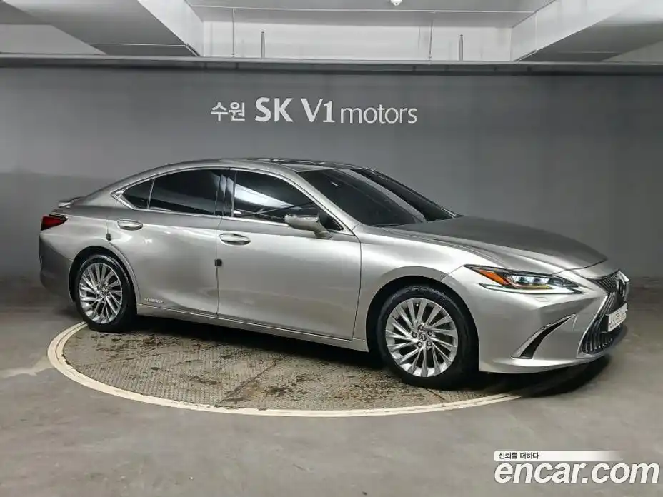 Lexus ES 2019 2.5 Автомат в Москве № 628774, фото 3