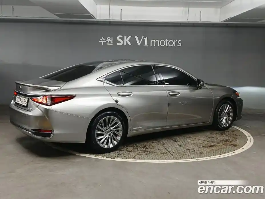 Lexus ES 2019 2.5 Автомат в Москве № 628774, фото 4