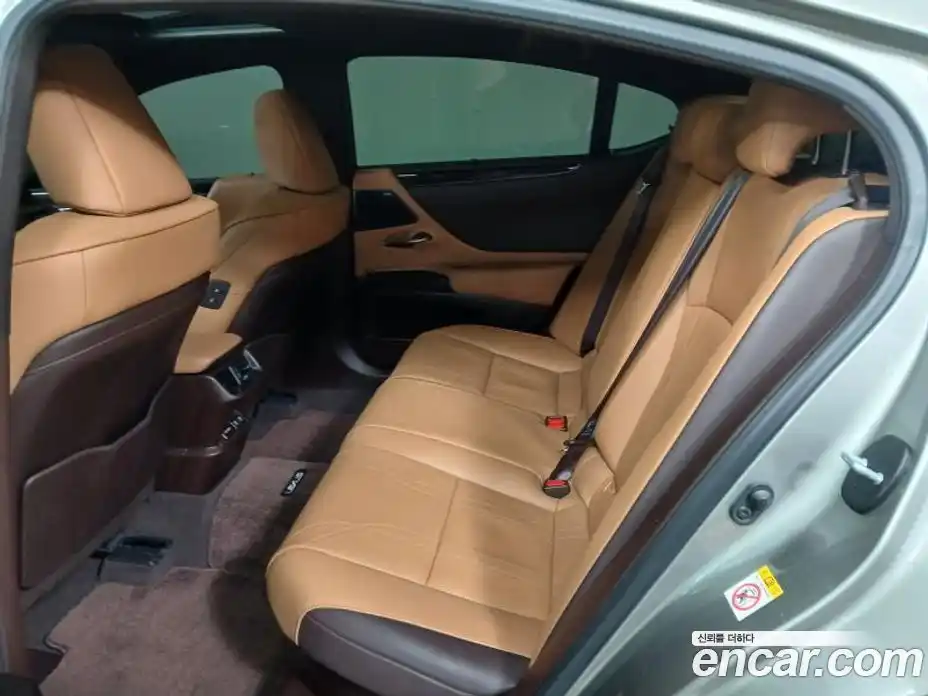 Lexus ES 2019 2.5 Автомат в Москве № 628774, фото 7