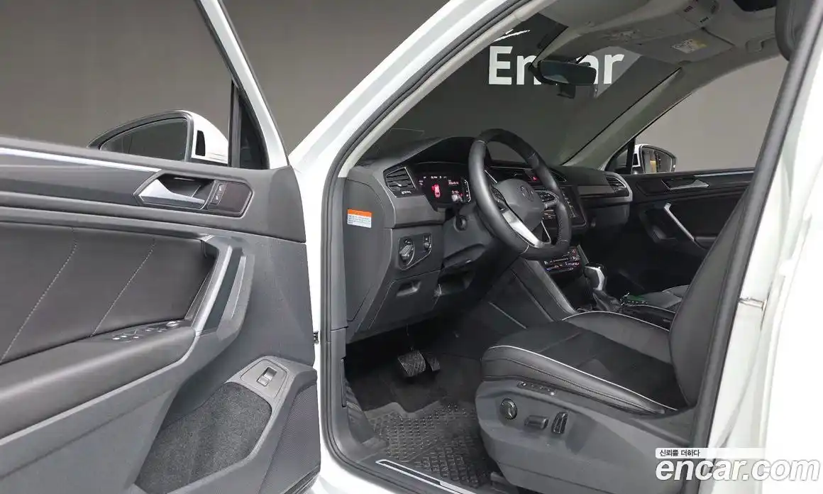 Volkswagen Tiguan 2023 2.0 Автомат в Москве № 629070, фото 13