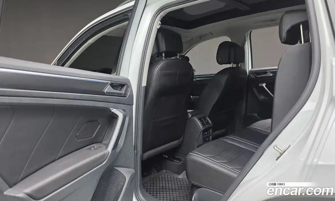 Volkswagen Tiguan 2023 2.0 Автомат в Москве № 629070, фото 17