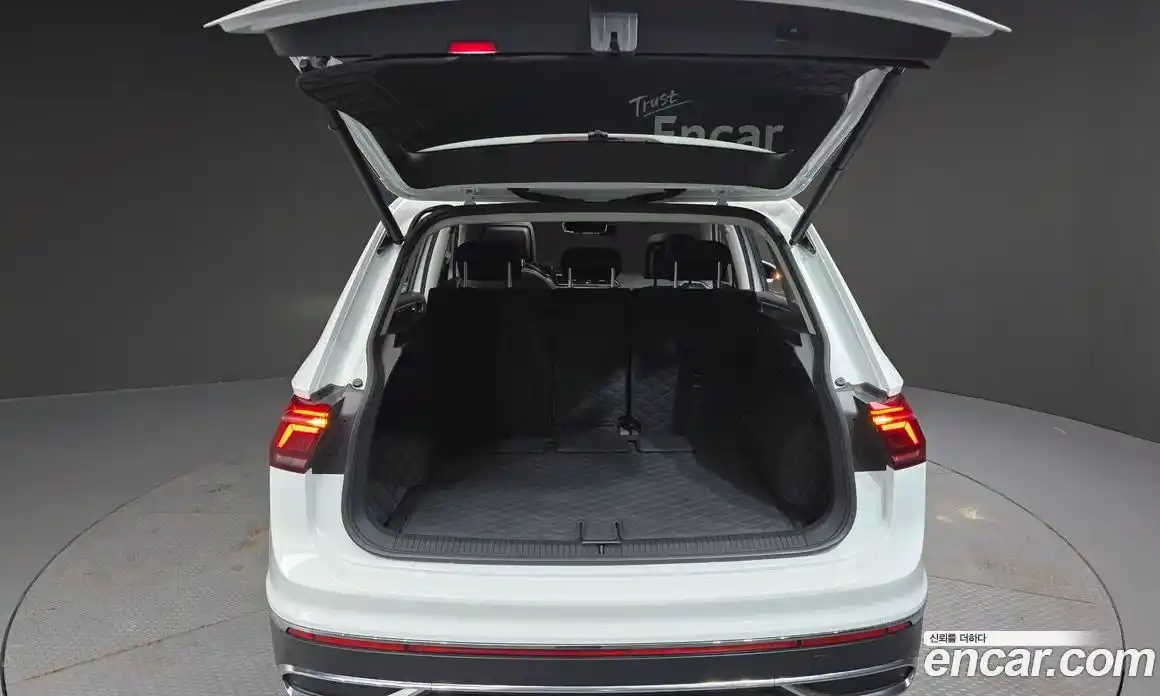 Volkswagen Tiguan 2023 2.0 Автомат в Москве № 629070, фото 20