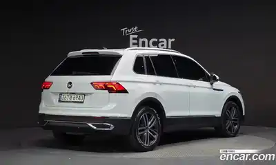 Volkswagen Tiguan 2023 2.0 Автомат в Москве № 629070, миниатюра 2