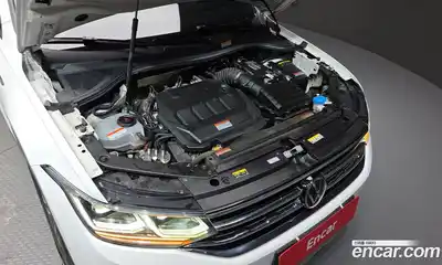 Volkswagen Tiguan 2023 2.0 Автомат в Москве № 629070, миниатюра 6
