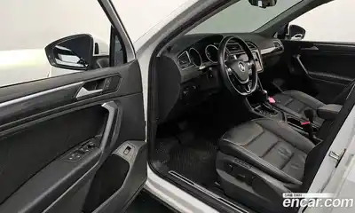 Volkswagen Tiguan 2020 2.0 Автомат в Москве № 629095, миниатюра 11