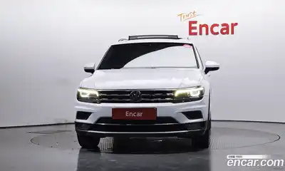 Volkswagen Tiguan 2020 2.0 Автомат в Москве № 629095, миниатюра 3