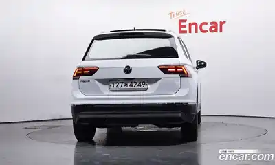 Volkswagen Tiguan 2020 2.0 Автомат в Москве № 629095, миниатюра 4