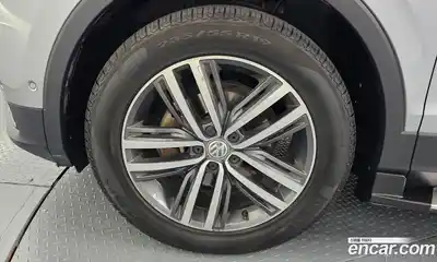 Volkswagen Tiguan 2020 2.0 Автомат в Москве № 629160, миниатюра 5