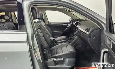 Volkswagen Tiguan 2020 2.0 Автомат в Москве № 629160, миниатюра 10