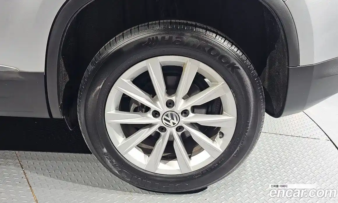 Volkswagen Tiguan 2016 2.0 Автомат в Москве № 629178, фото 5