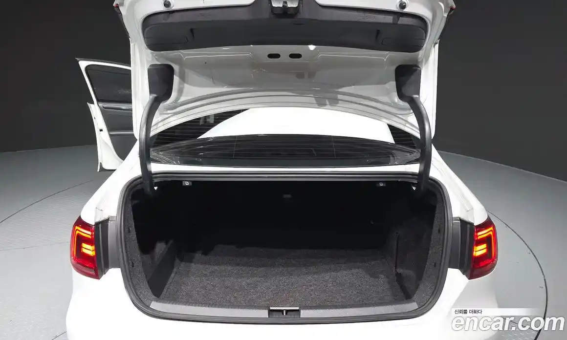 Volkswagen Jetta 2014 2.0 Автомат в Москве № 629206, фото 20