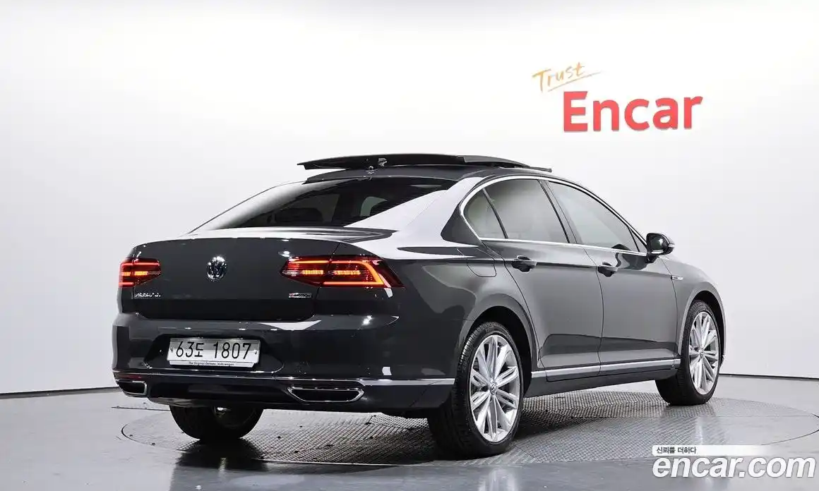 Volkswagen Passat 2018 2.0 Автомат в Москве № 168397, фото 2