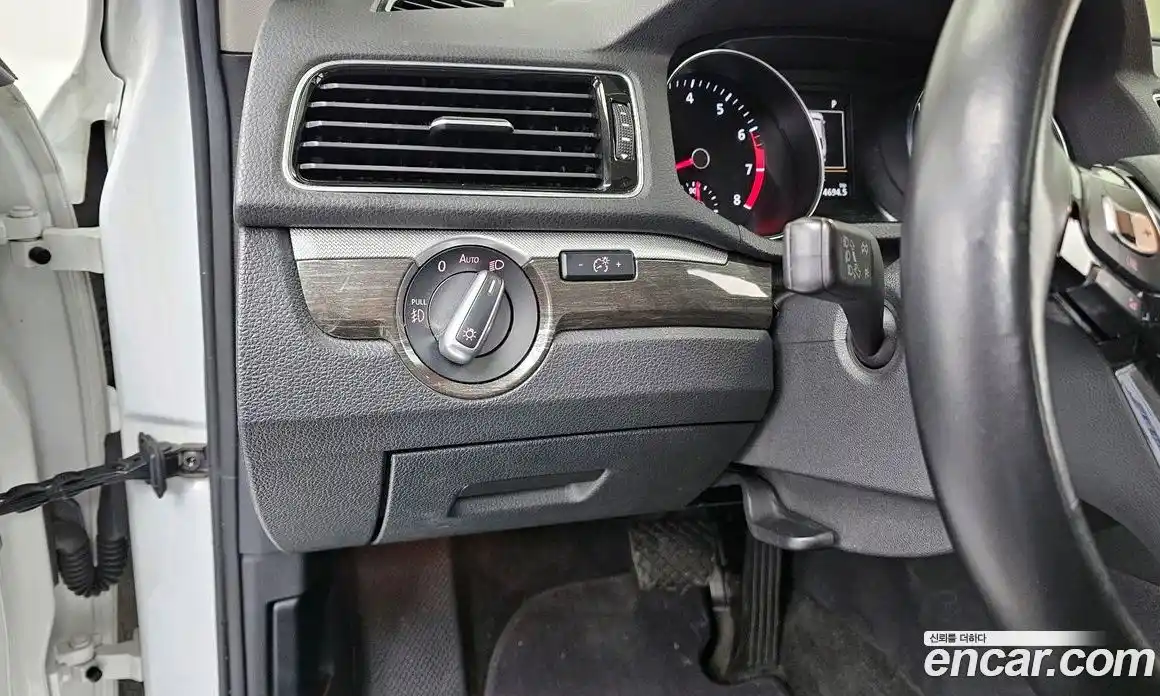 Volkswagen Passat 2016 1.8 Автомат в Москве № 199118, фото 16