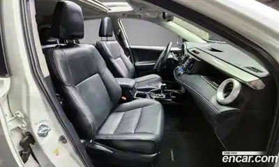 Toyota RAV4 2017 2.5 Автомат в Москве № 199704, миниатюра 10