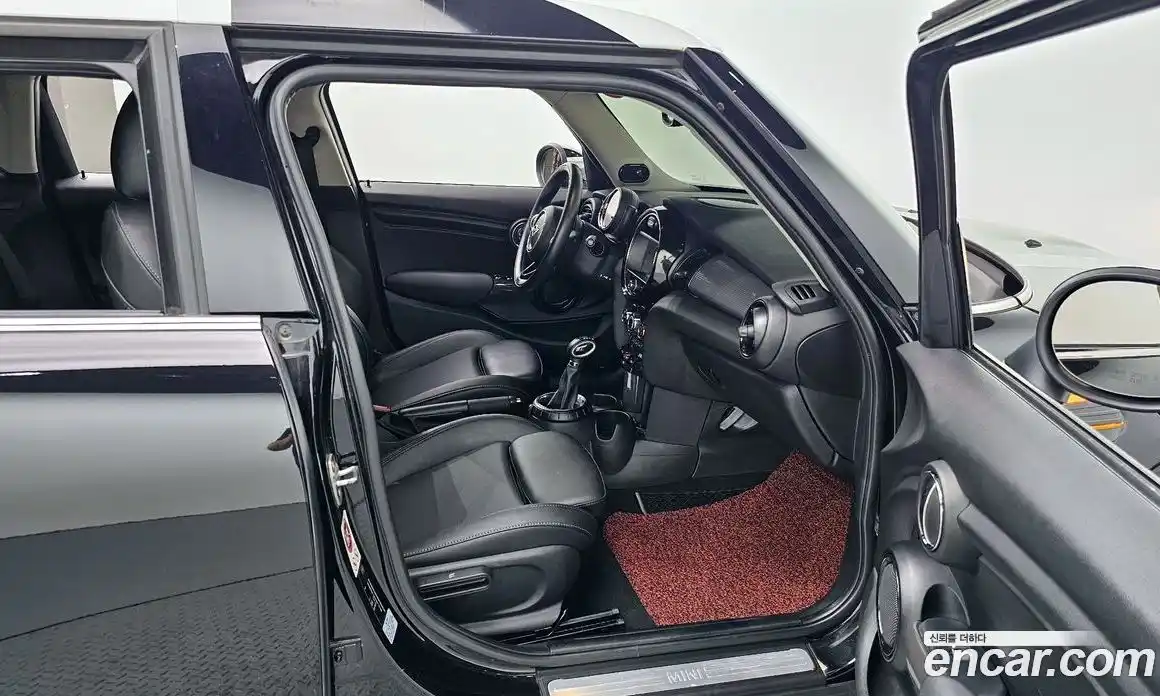 Mini Cooper 2017 1.5 Автомат в Москве № 202895, фото 11