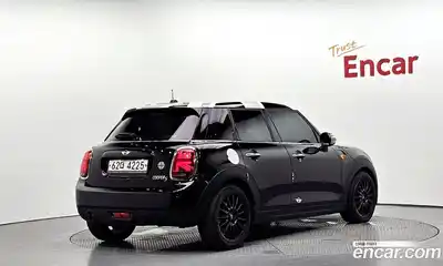 Mini Cooper 2017 1.5 Автомат в Москве № 202895, миниатюра 2