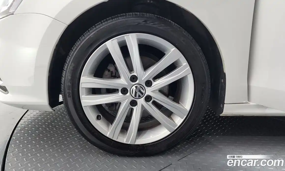 Volkswagen Jetta 2015 2.0 Автомат в Москве № 215166, фото 5