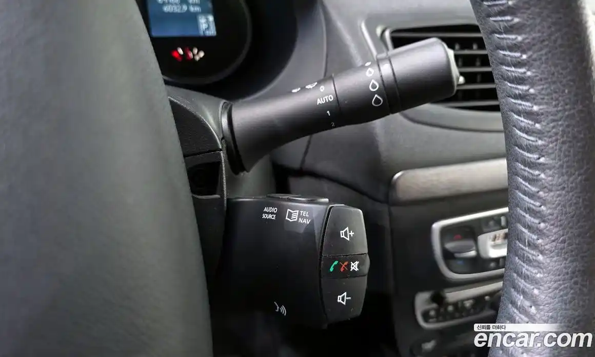 Renault SM3 2010 1.6 Автомат в Москве № 586269, фото 13