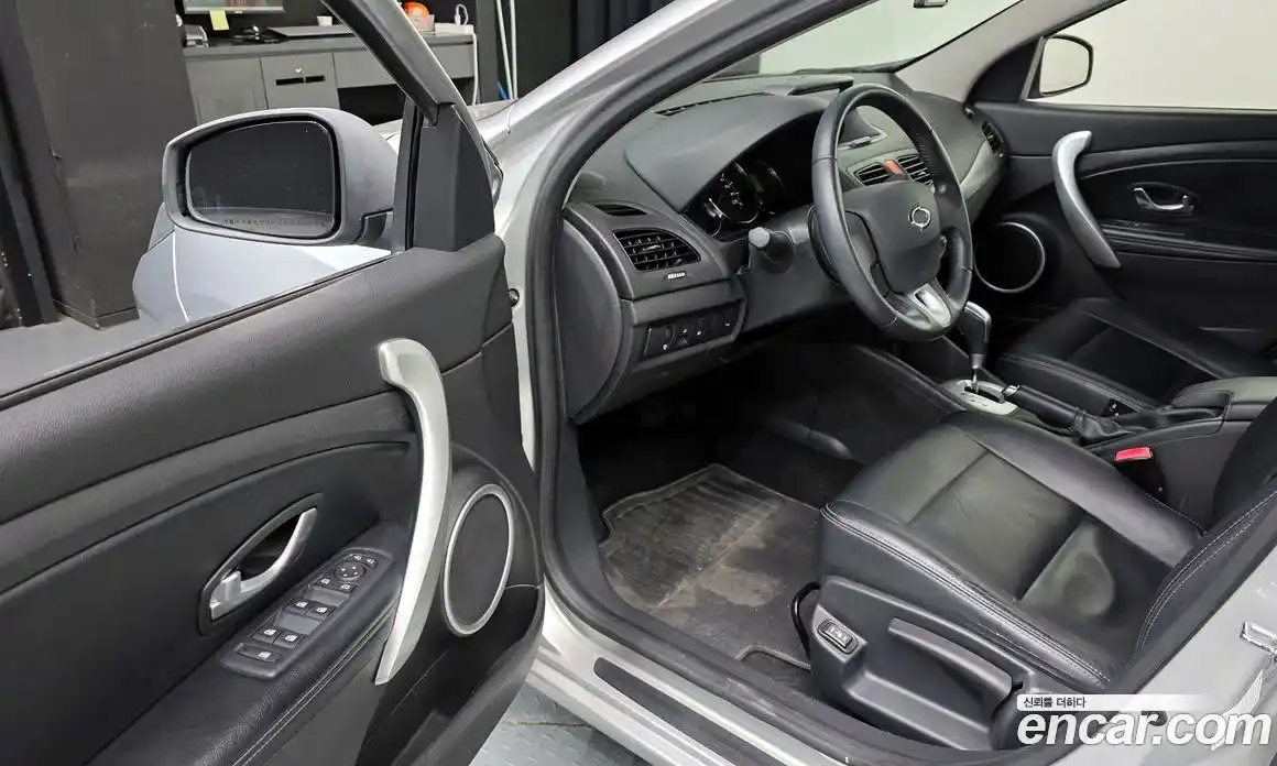 Renault SM3 2010 1.6 Автомат в Москве № 586269, фото 10