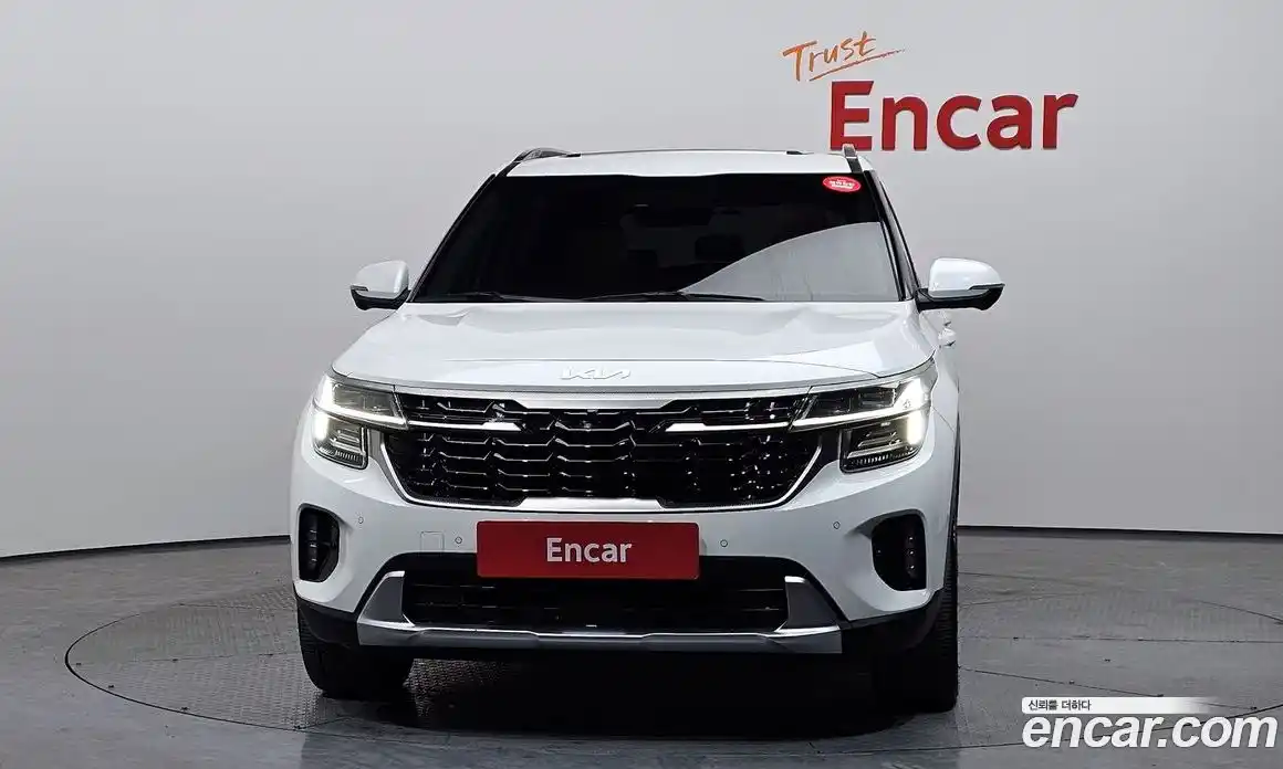 Kia Seltos 2023 1.6 Автомат в Москве № 587345, фото 3