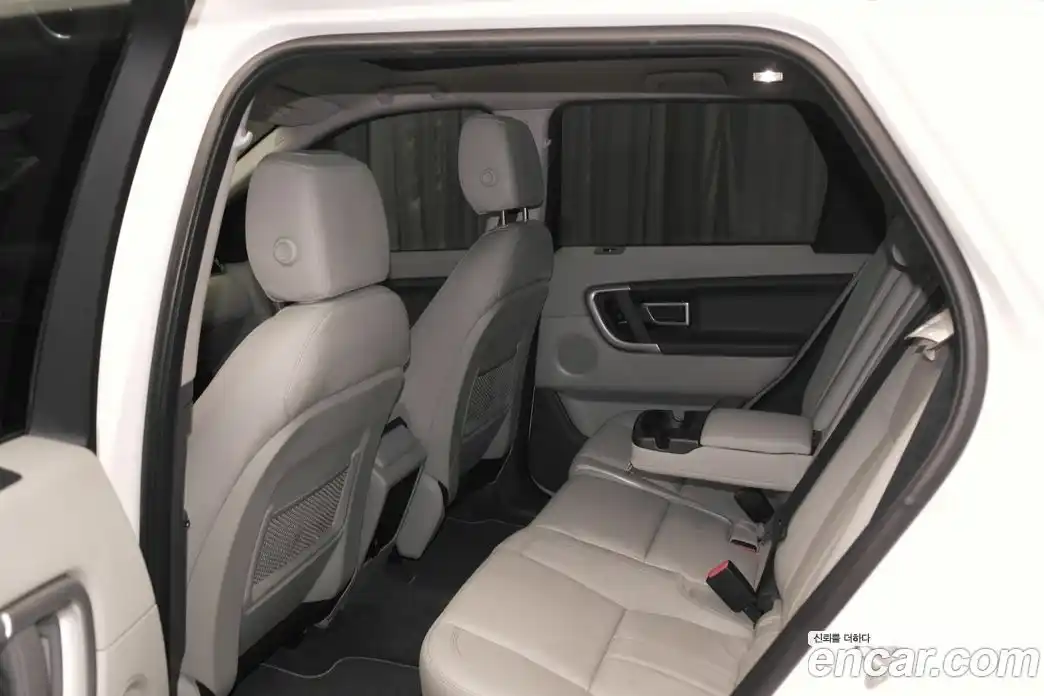 Land Rover Discovery Sport 2017 2.0 Автомат в Москве № 594798, фото 11