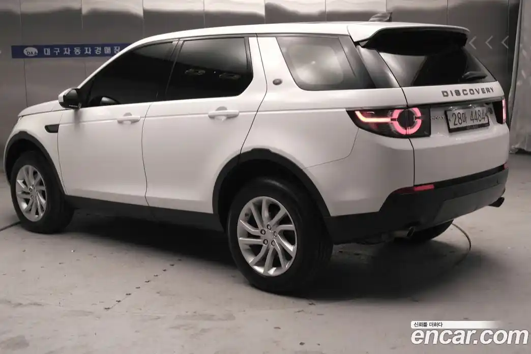 Land Rover Discovery Sport 2017 2.0 Автомат в Москве № 594798, фото 2