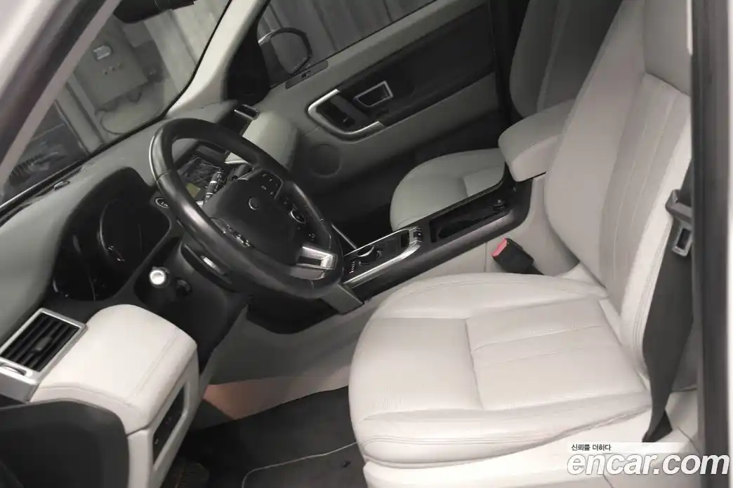 Land Rover Discovery Sport 2017 2.0 Автомат в Москве № 594798, фото 7