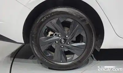 Hyundai Avante 2023 1.6 Автомат в Москве № 608512, миниатюра 5