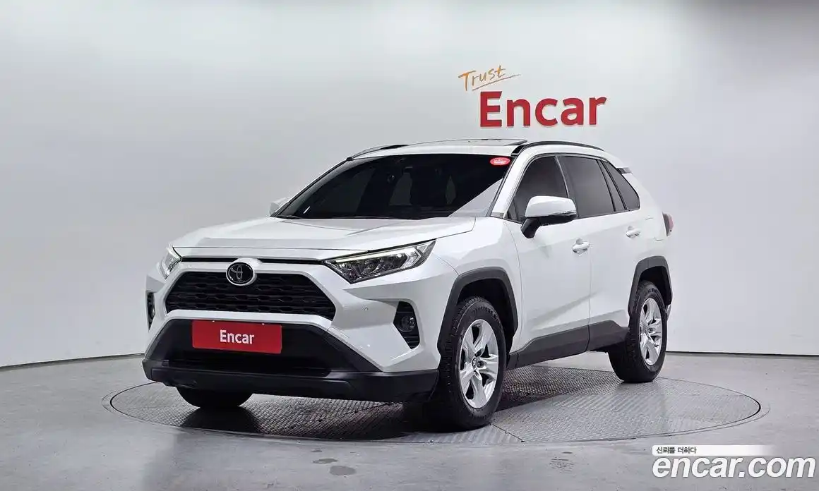 Toyota RAV4 2019 2.5 Автомат в Москве № 609811, фото 1