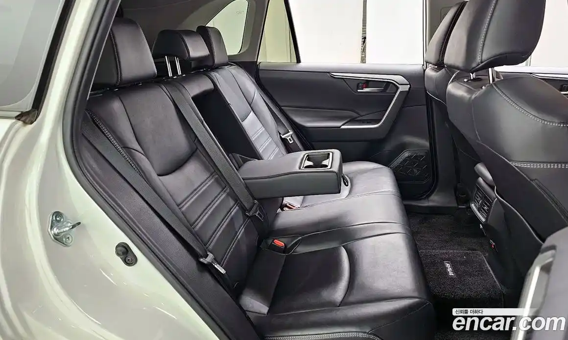 Toyota RAV4 2019 2.5 Автомат в Москве № 609811, фото 12