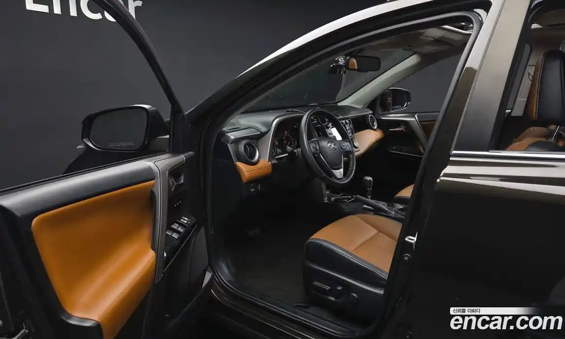 Toyota RAV4 2017 2.5 Автомат в Москве № 609860, фото 10