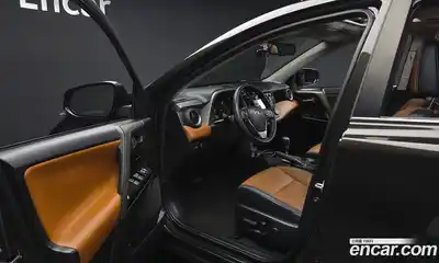 Toyota RAV4 2017 2.5 Автомат в Москве № 609860, миниатюра 10