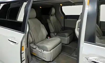 Toyota Sienna 2014 3.5 Автомат в Москве № 609869, миниатюра 12