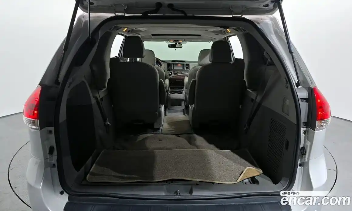 Toyota Sienna 2014 3.5 Автомат в Москве № 609869, фото 20