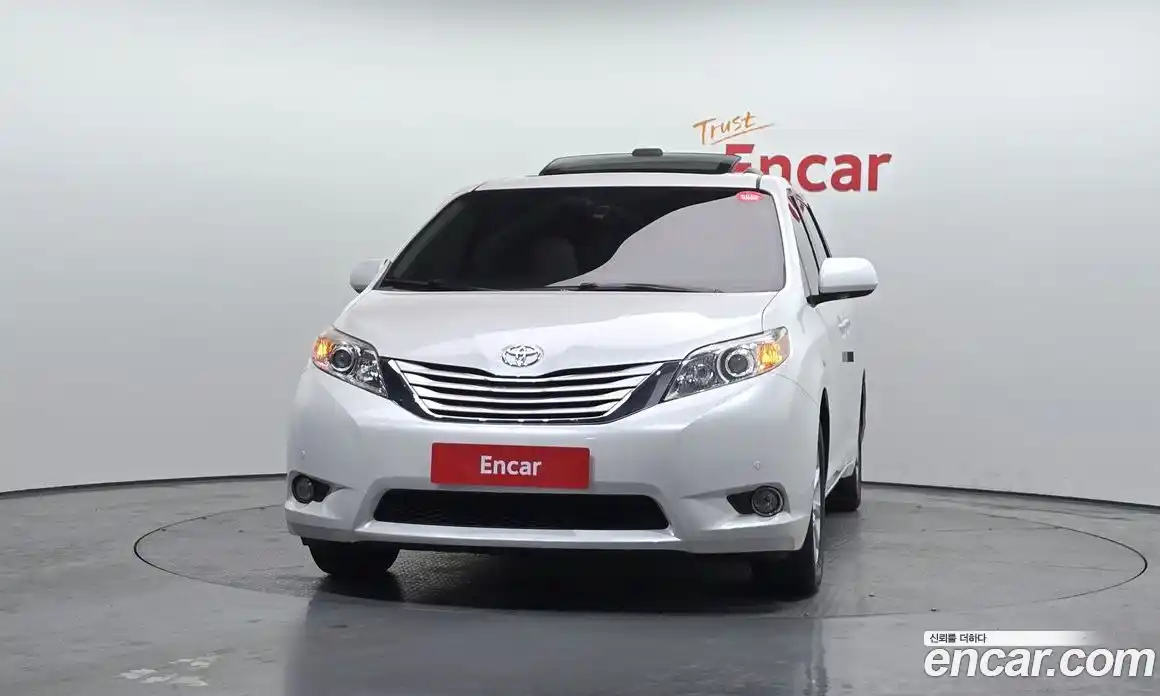 Toyota Sienna 2014 3.5 Автомат в Москве № 609869, фото 3