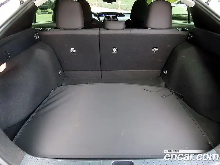 Toyota Prius 2016 1.8 Автомат в Москве № 609943, фото 17