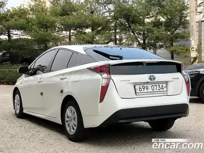 Toyota Prius 2016 1.8 Автомат в Москве № 609943, миниатюра 3