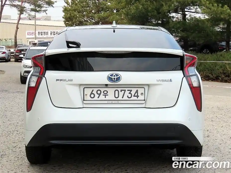 Toyota Prius 2016 1.8 Автомат в Москве № 609943, фото 4
