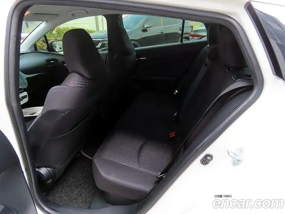 Toyota Prius 2016 1.8 Автомат в Москве № 609943, фото 6