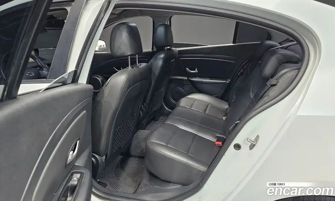 Renault SM3 2017 1.6 Автомат в Москве № 610016, фото 11